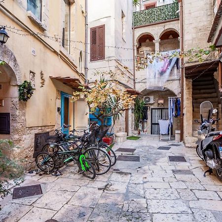 La Pergola Apt In The Heart Of Bari Esterno foto
